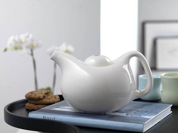 MANO Teapot - White by Kahler